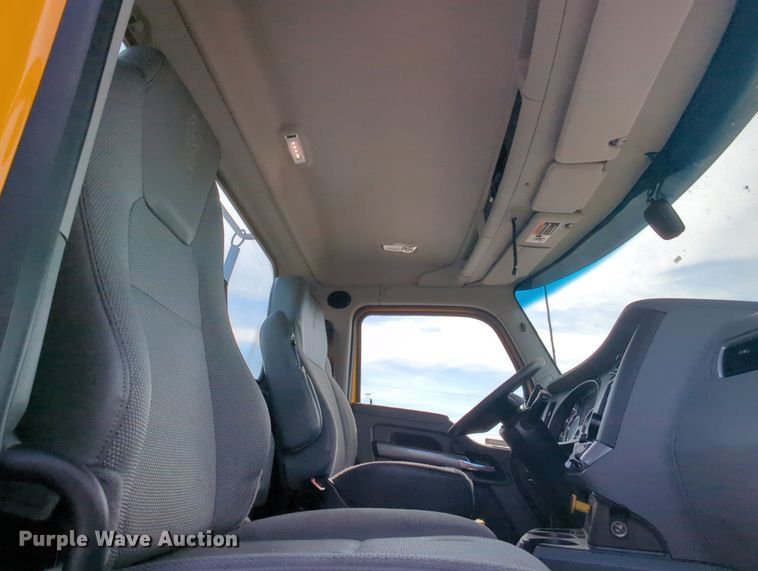 image for item MY9825 2019 Kenworth T680  semi truck