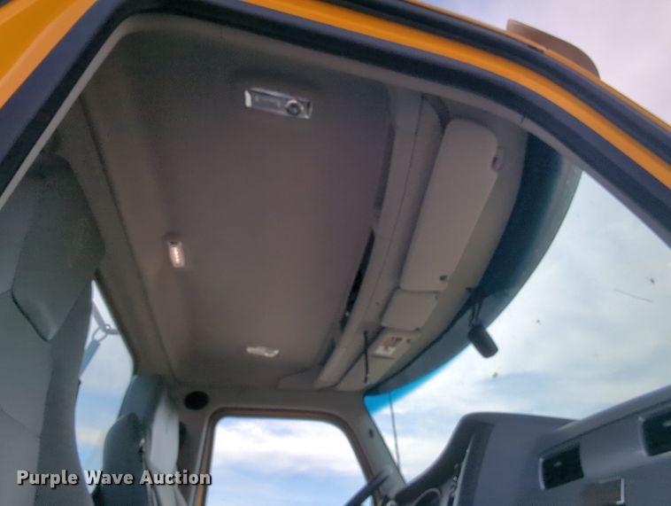 image for item MY9825 2019 Kenworth T680  semi truck