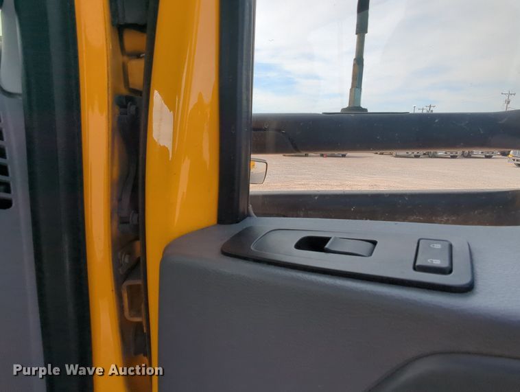 image for item MY9825 2019 Kenworth T680  semi truck