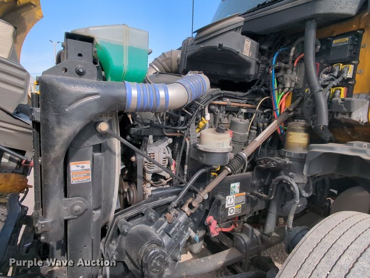 image for item MY9825 2019 Kenworth T680  semi truck