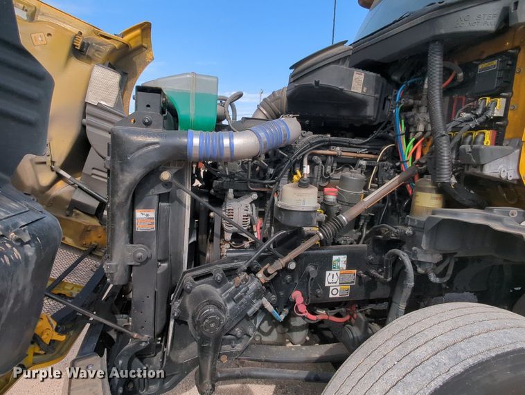 image for item MY9825 2019 Kenworth T680  semi truck