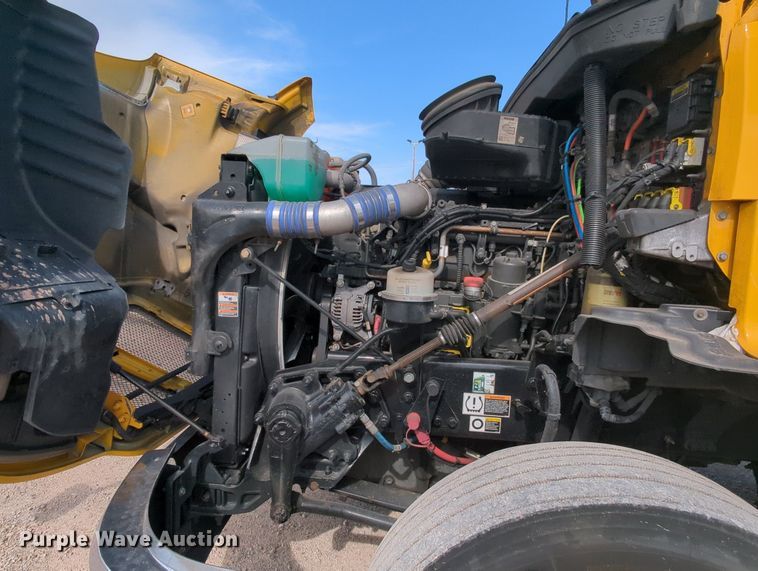 image for item MY9825 2019 Kenworth T680  semi truck