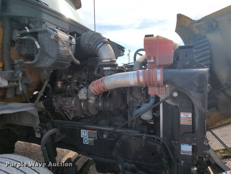 image for item MY9825 2019 Kenworth T680  semi truck