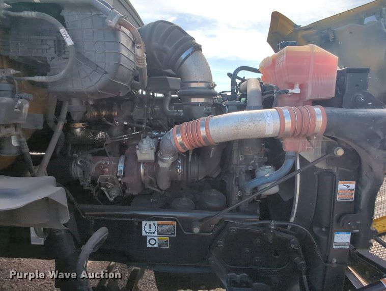 image for item MY9825 2019 Kenworth T680  semi truck