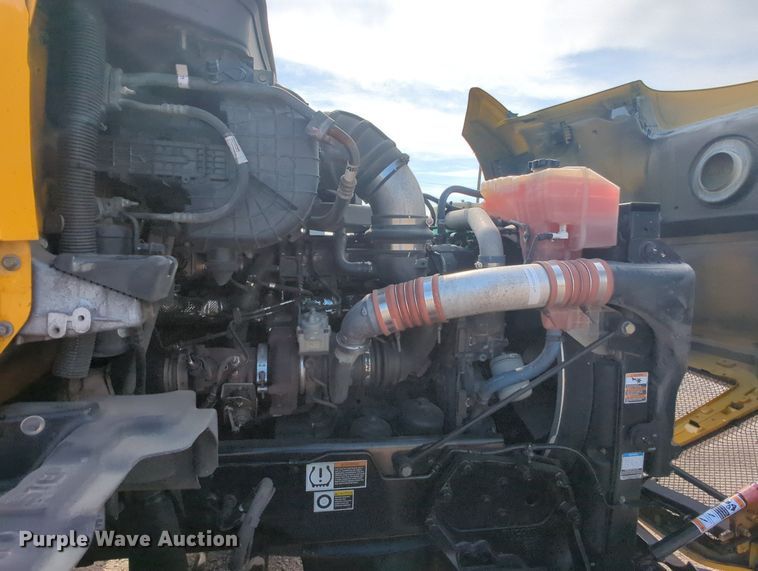 image for item MY9825 2019 Kenworth T680  semi truck