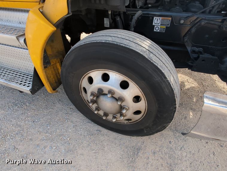 image for item MY9825 2019 Kenworth T680  semi truck