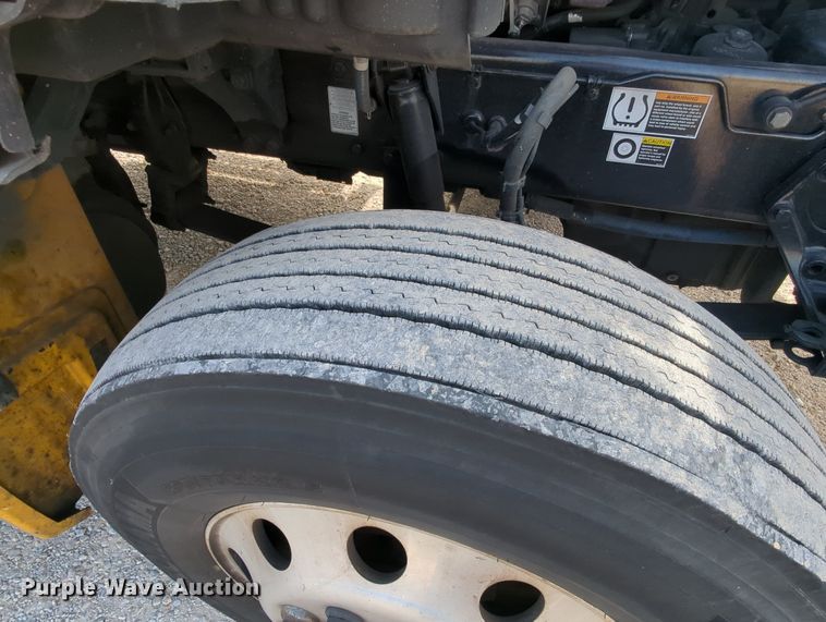 image for item MY9825 2019 Kenworth T680  semi truck