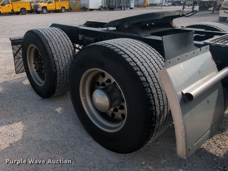 image for item MY9825 2019 Kenworth T680  semi truck