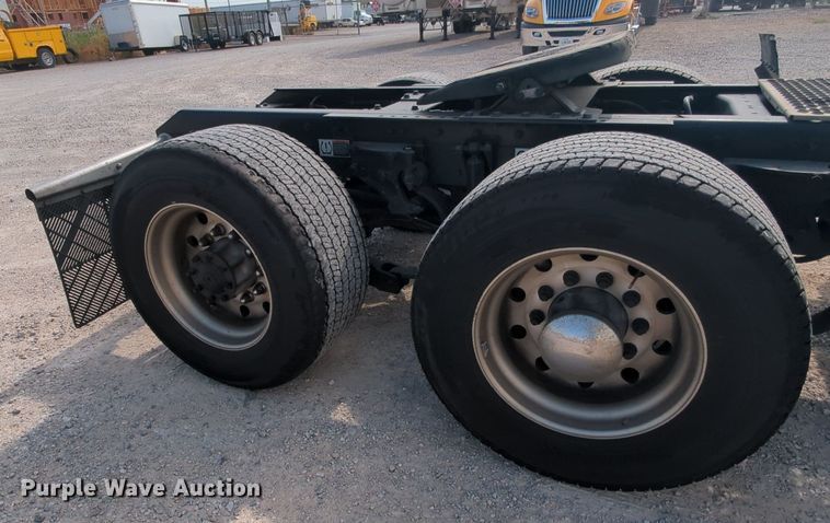 image for item MY9825 2019 Kenworth T680  semi truck