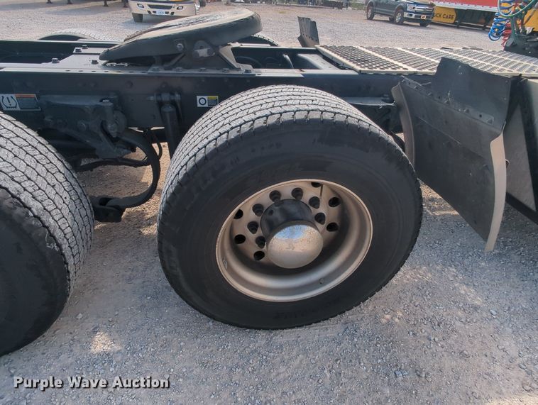 image for item MY9825 2019 Kenworth T680  semi truck