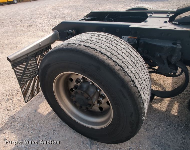 image for item MY9825 2019 Kenworth T680  semi truck