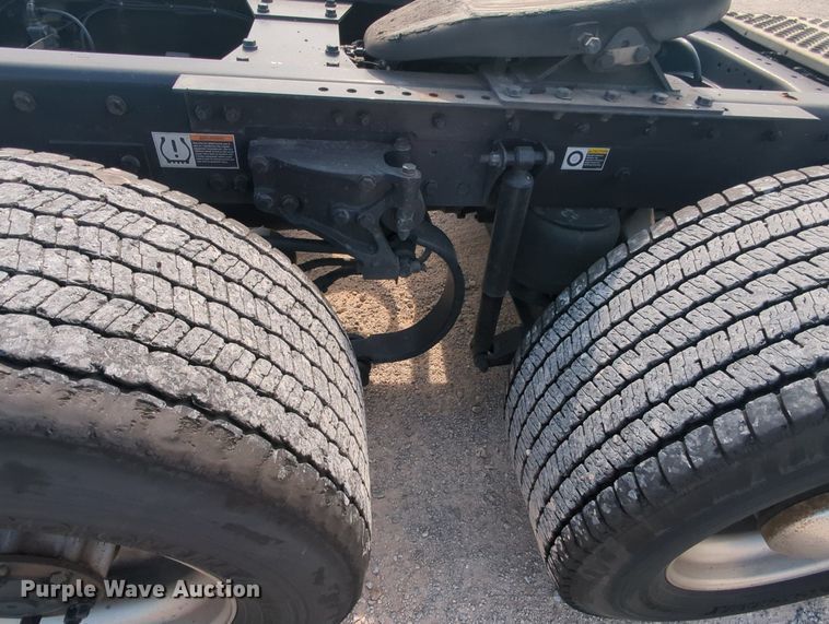 image for item MY9825 2019 Kenworth T680  semi truck