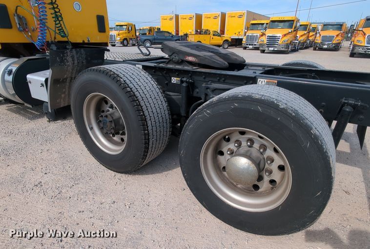 image for item MY9825 2019 Kenworth T680  semi truck