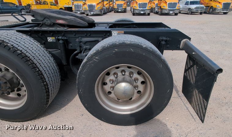 image for item MY9825 2019 Kenworth T680  semi truck