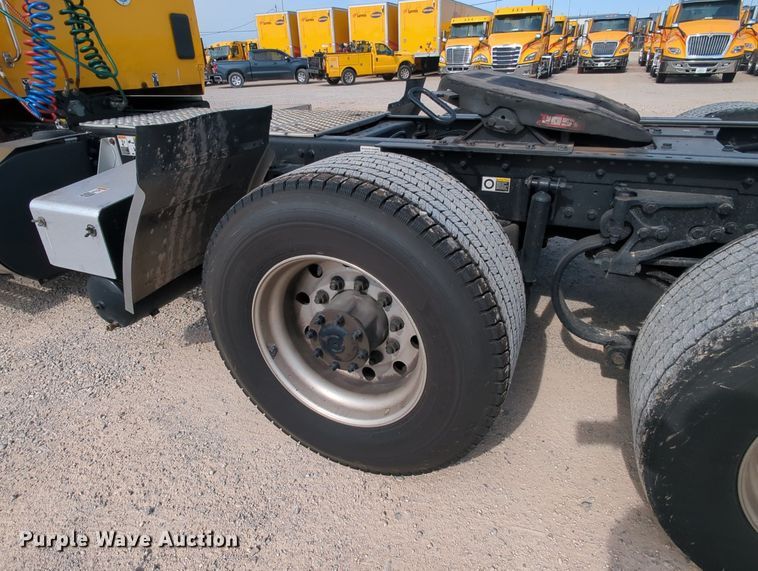 image for item MY9825 2019 Kenworth T680  semi truck