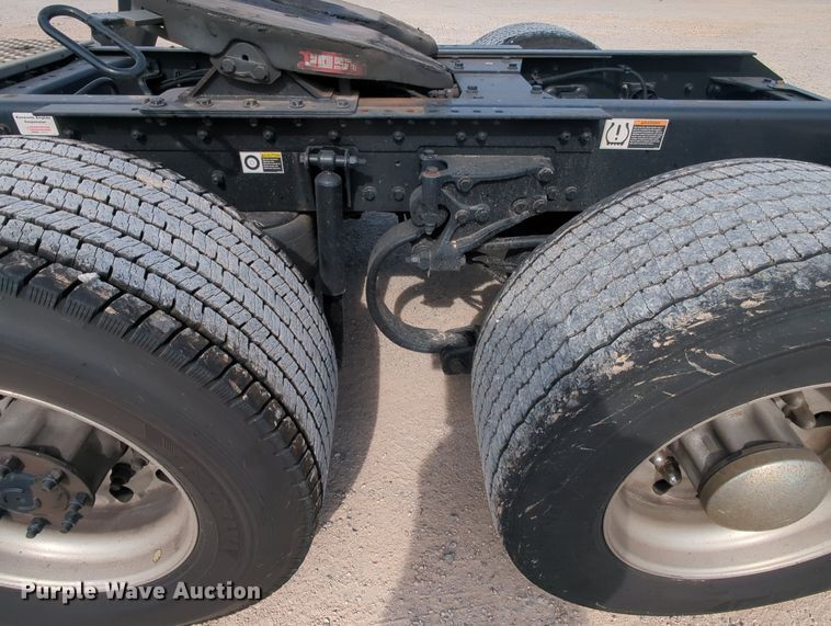 image for item MY9825 2019 Kenworth T680  semi truck