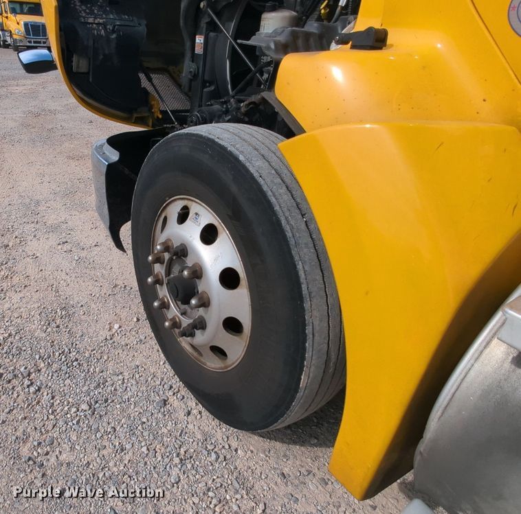 image for item MY9825 2019 Kenworth T680  semi truck