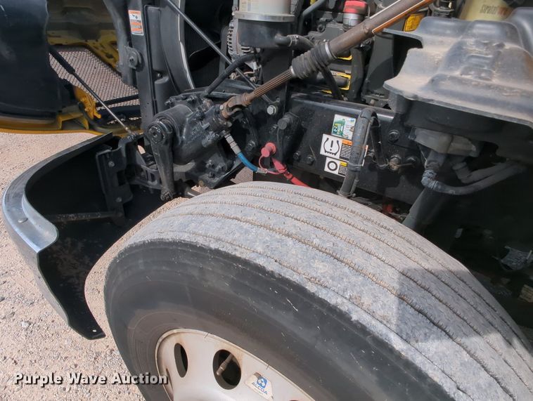 image for item MY9825 2019 Kenworth T680  semi truck