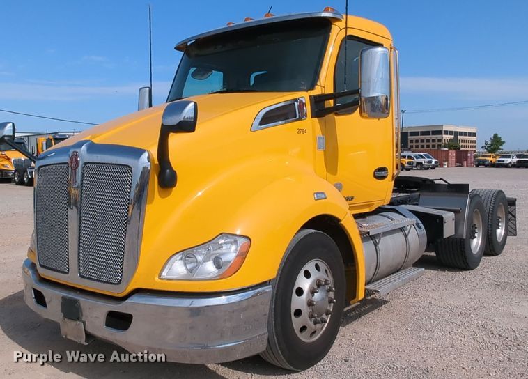 image for item MY9826 2020 Kenworth T680  semi truck