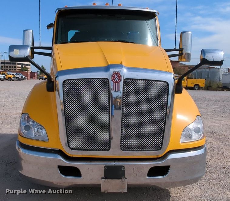 image for item MY9826 2020 Kenworth T680  semi truck