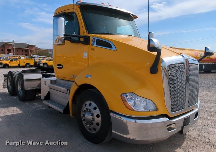 image for item MY9826 2020 Kenworth T680  semi truck