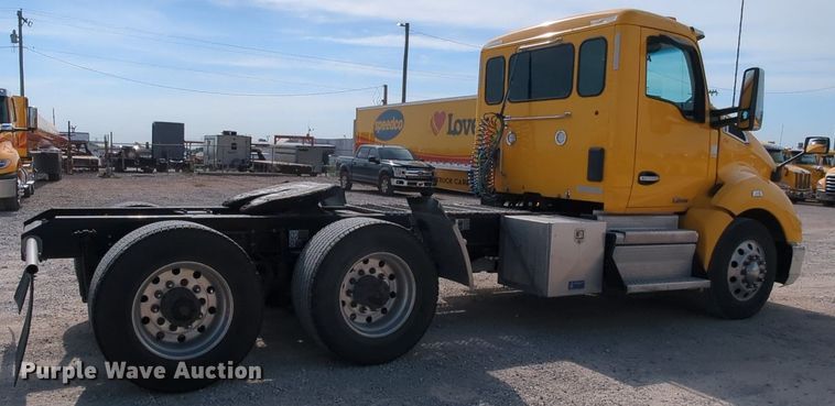 image for item MY9826 2020 Kenworth T680  semi truck