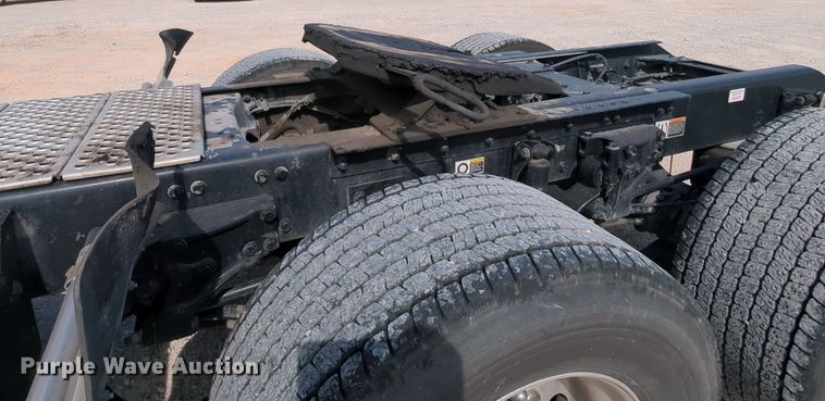 image for item MY9826 2020 Kenworth T680  semi truck