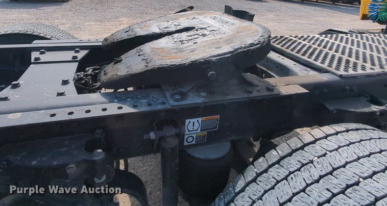 image for item MY9826 2020 Kenworth T680  semi truck