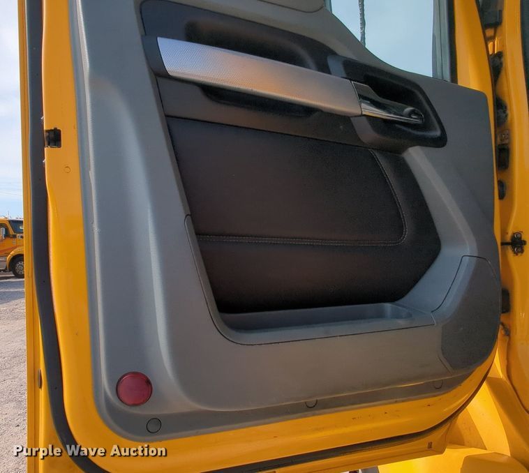 image for item MY9826 2020 Kenworth T680  semi truck