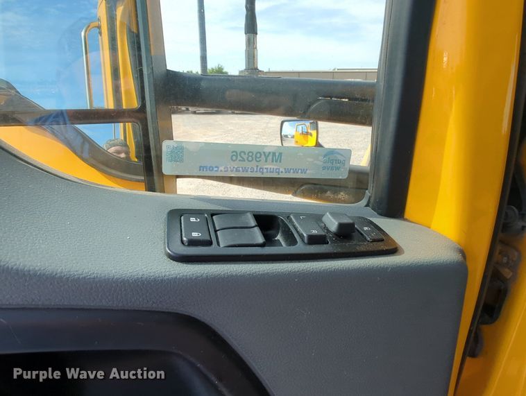 image for item MY9826 2020 Kenworth T680  semi truck