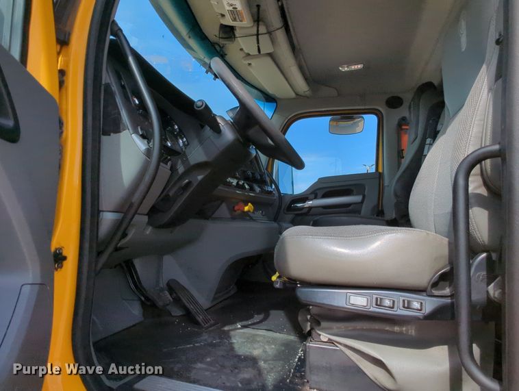 image for item MY9826 2020 Kenworth T680  semi truck