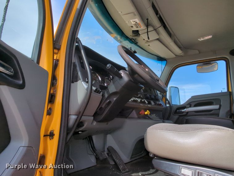 image for item MY9826 2020 Kenworth T680  semi truck