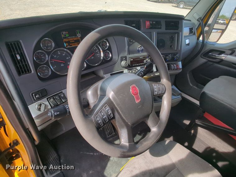 image for item MY9826 2020 Kenworth T680  semi truck