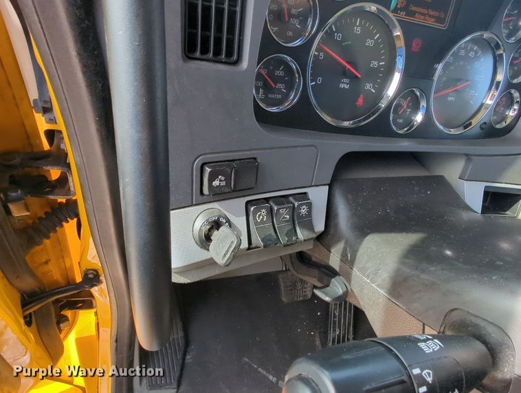 image for item MY9826 2020 Kenworth T680  semi truck