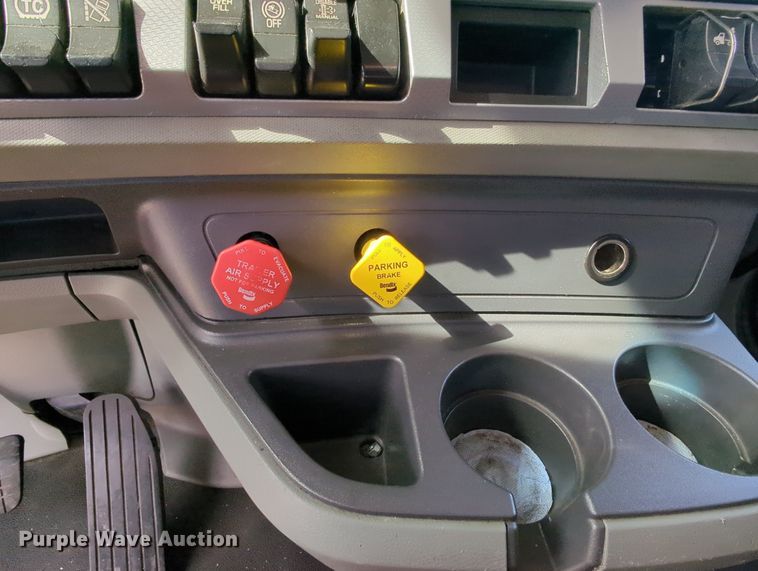 image for item MY9826 2020 Kenworth T680  semi truck