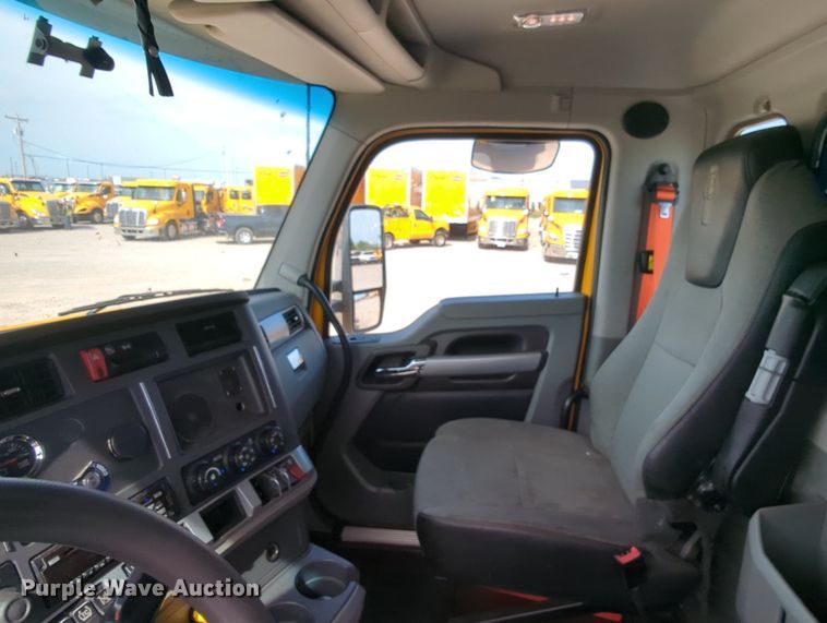 image for item MY9826 2020 Kenworth T680  semi truck