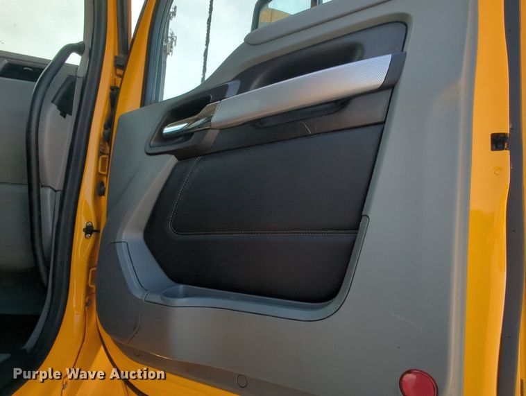 image for item MY9826 2020 Kenworth T680  semi truck