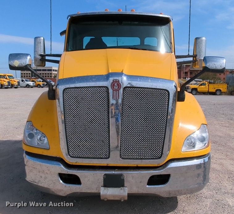 image for item MY9827 2020 Kenworth T680  semi truck