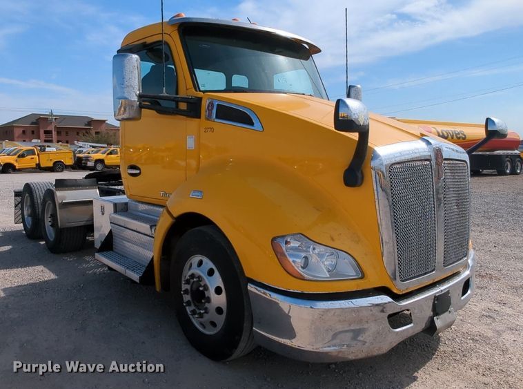 image for item MY9827 2020 Kenworth T680  semi truck