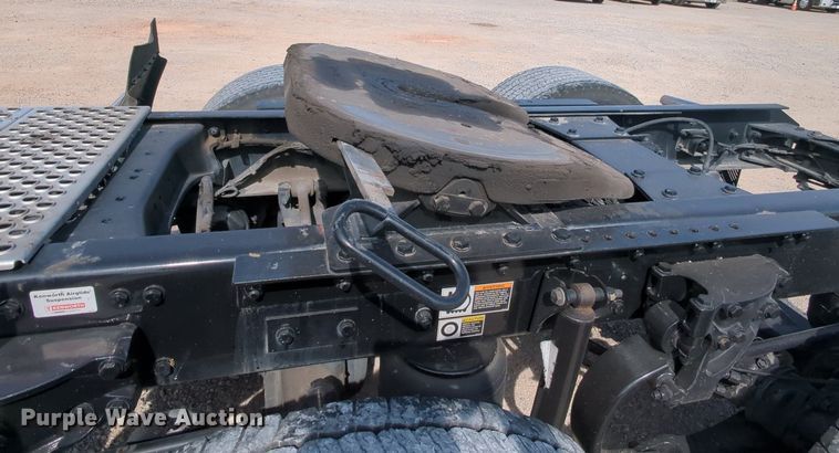 image for item MY9827 2020 Kenworth T680  semi truck