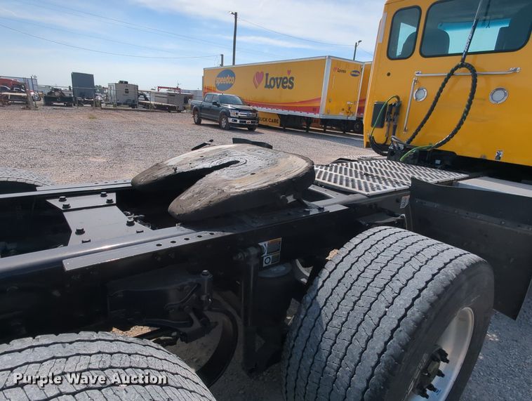 image for item MY9827 2020 Kenworth T680  semi truck