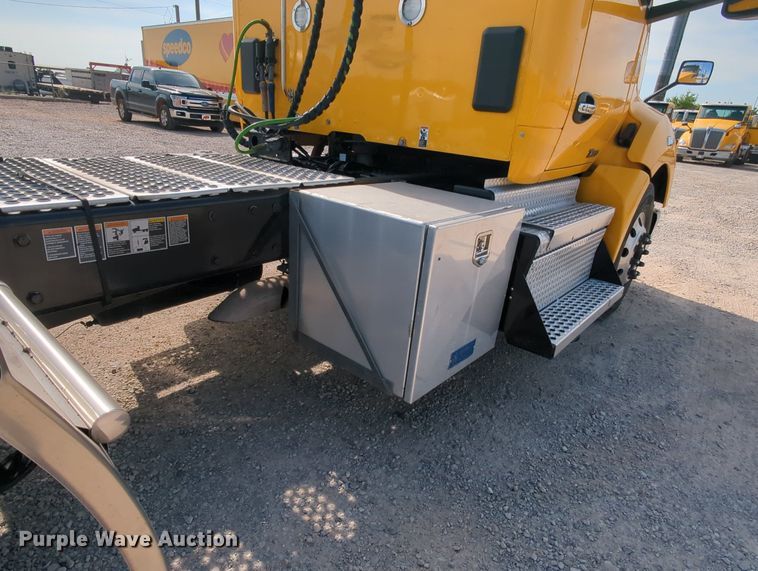 image for item MY9827 2020 Kenworth T680  semi truck