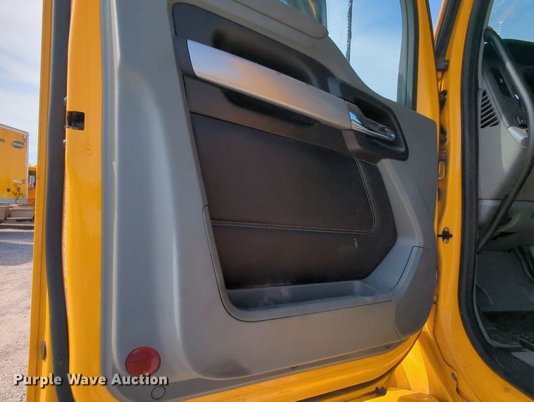 image for item MY9827 2020 Kenworth T680  semi truck