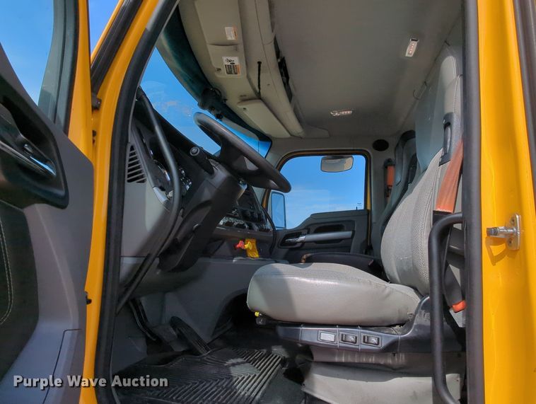 image for item MY9827 2020 Kenworth T680  semi truck