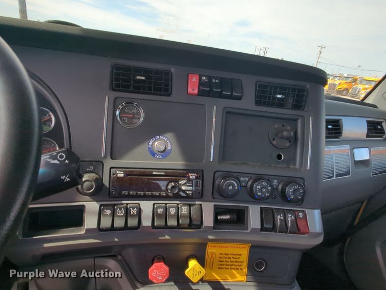 image for item MY9827 2020 Kenworth T680  semi truck