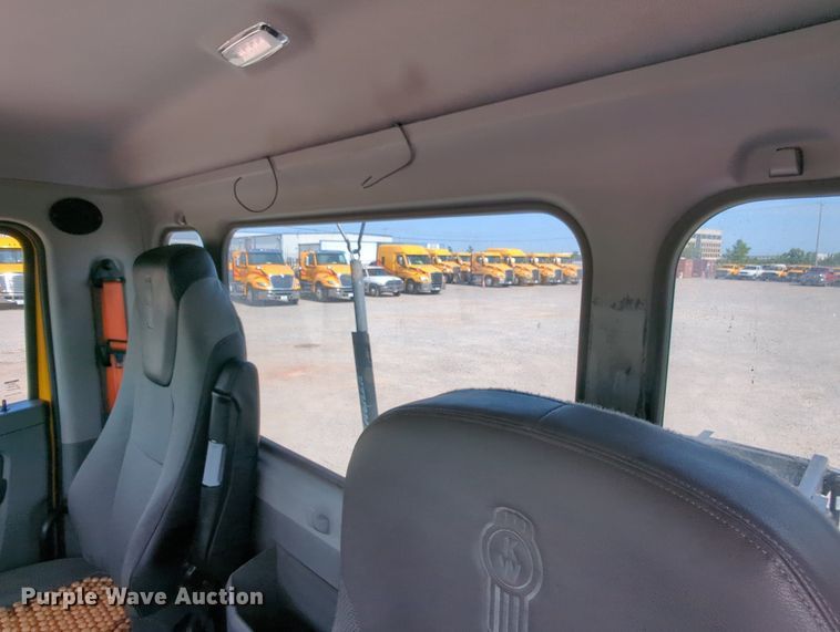 image for item MY9827 2020 Kenworth T680  semi truck