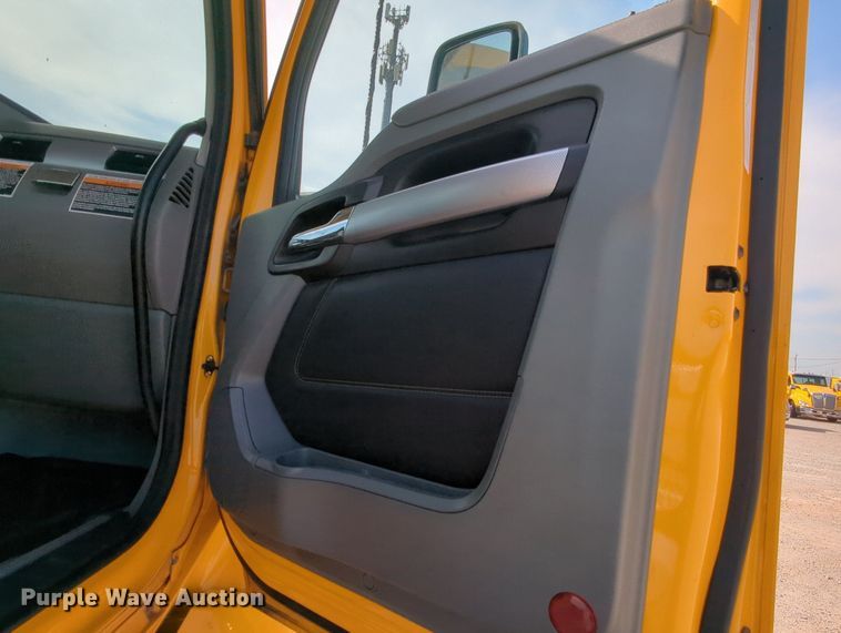 image for item MY9827 2020 Kenworth T680  semi truck