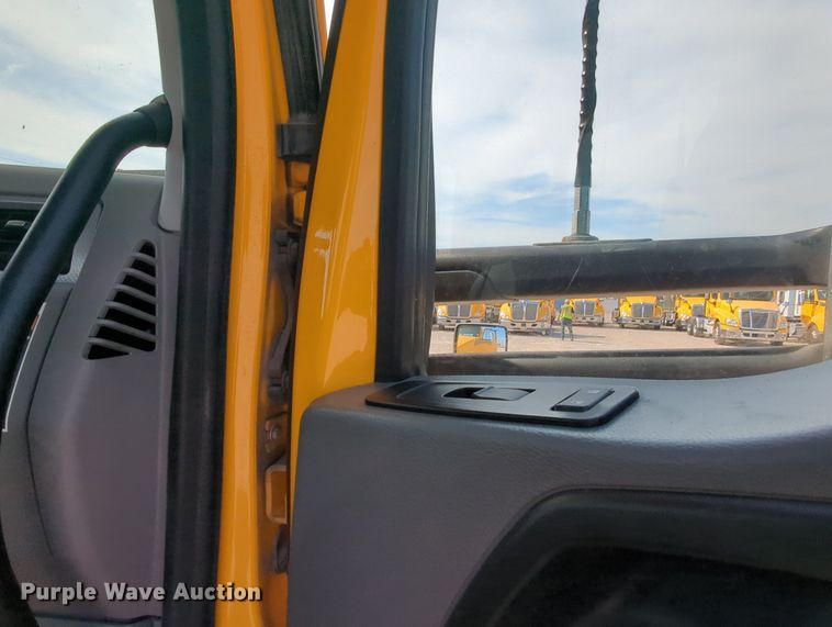 image for item MY9827 2020 Kenworth T680  semi truck