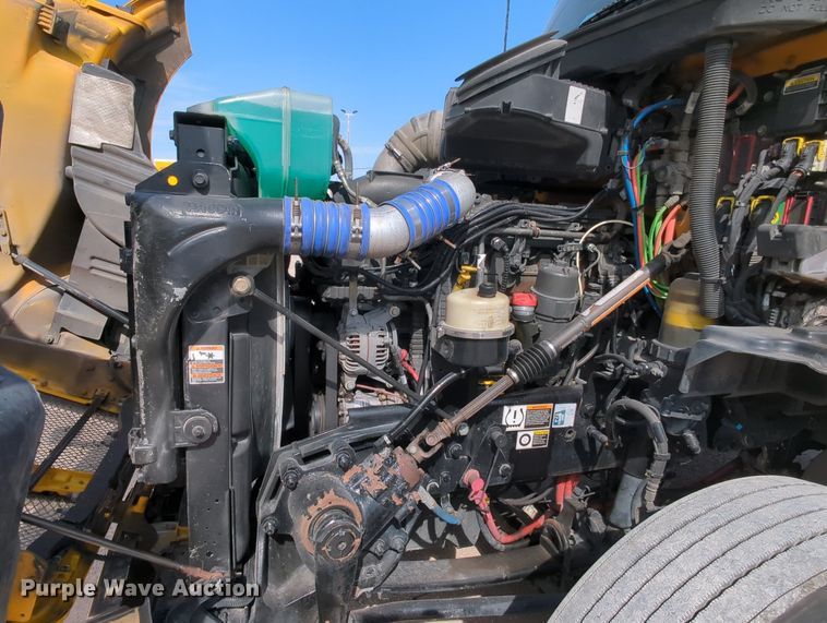 image for item MY9827 2020 Kenworth T680  semi truck