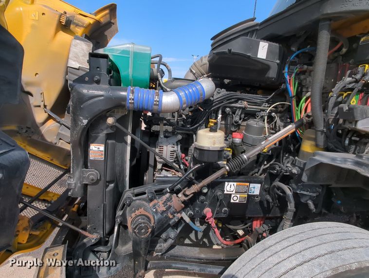 image for item MY9827 2020 Kenworth T680  semi truck